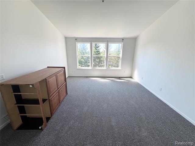 Builiding view twelve for 7586 Kensington, Ypsilanti, MI. 48197