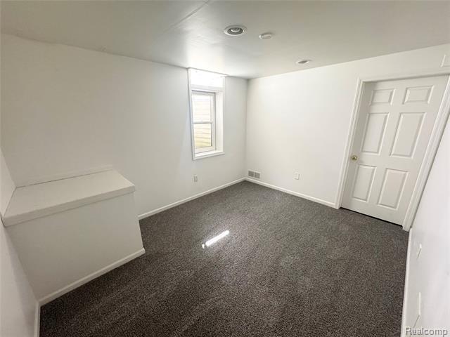 Builiding view twenty nine for 7586 Kensington, Ypsilanti, MI. 48197