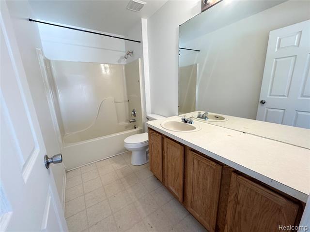 Builiding view twenty for 7586 Kensington, Ypsilanti, MI. 48197