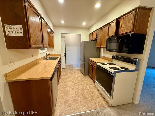 Builiding view two for 37830 Erna, Sterling Heights, MI. 48312