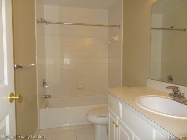 Builiding view fifteen for 45707 Stonewood, Canton, MI. 48187