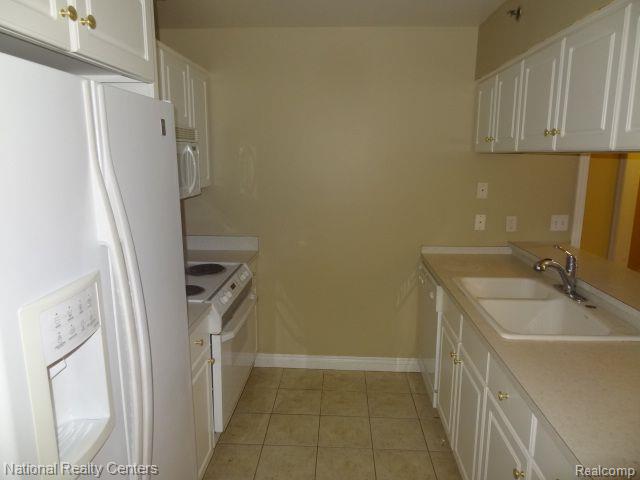 Builiding view nine for 45707 Stonewood, Canton, MI. 48187