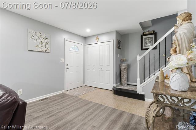 Builiding view one for 8948 Shawn, Sterling Heights, MI. 48312