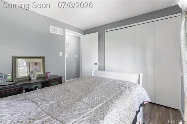 Builiding view twenty three for 8948 Shawn, Sterling Heights, MI. 48312