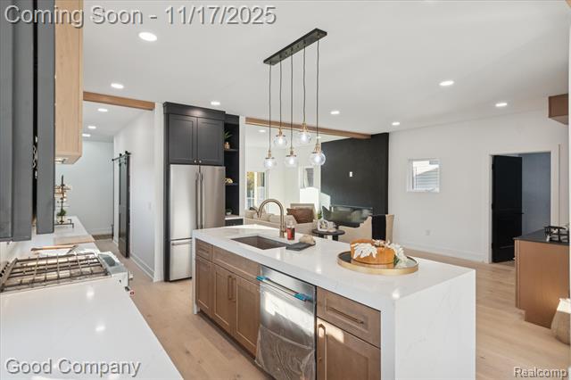 Builiding view eight for 125 N Washington, Royal Oak, MI. 48067