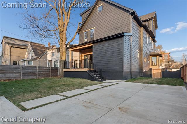 Builiding view thirty four for 125 N Washington, Royal Oak, MI. 48067