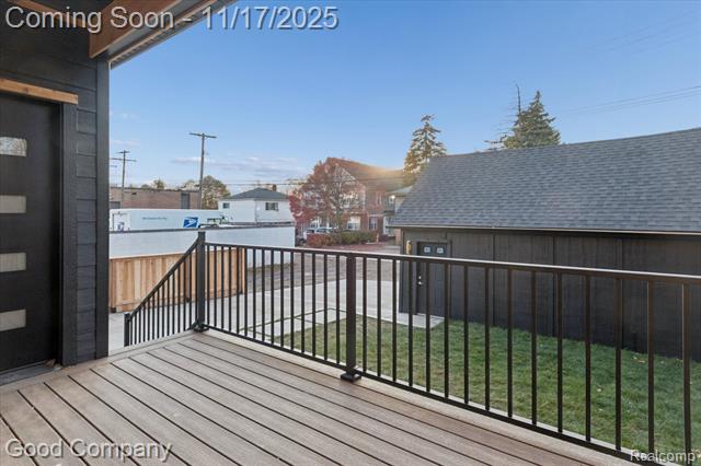 Builiding view thirty two for 125 N Washington, Royal Oak, MI. 48067