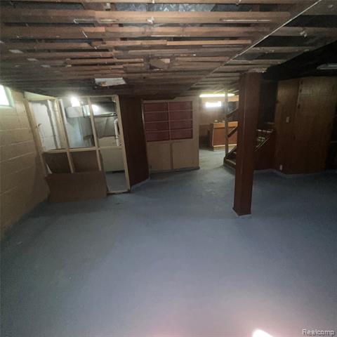 Builiding view eighteen for 19690 Wexford, Detroit, MI. 48234