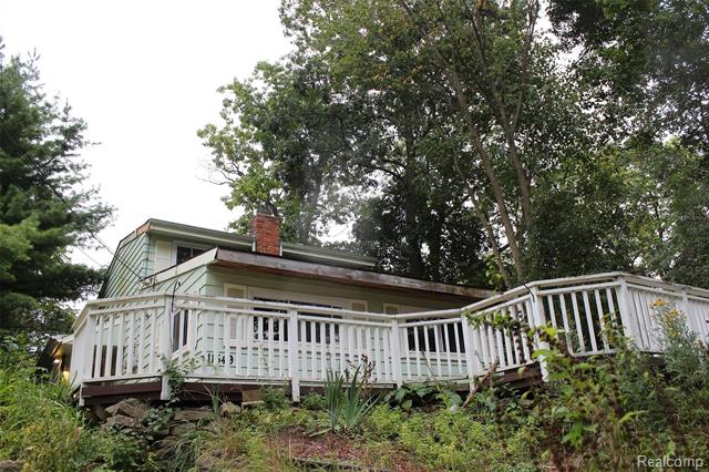 front view for 11549 Riverbank Lane, Pinckney, Mi. 48169