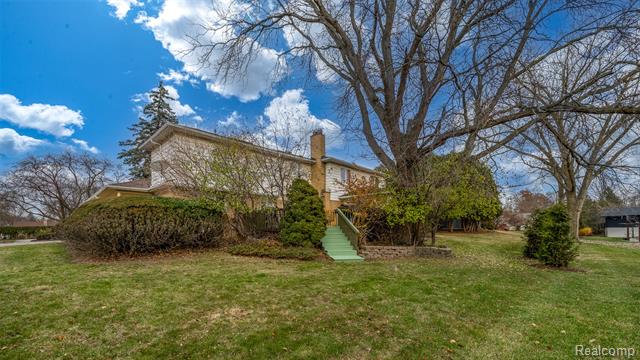 Builiding view eight for 23223 Bellwood, Southfield, MI. 48034