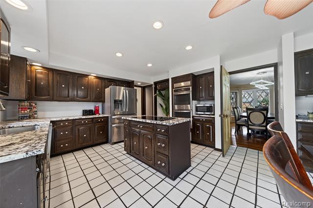 Builiding view eighteen for 23223 Bellwood, Southfield, MI. 48034