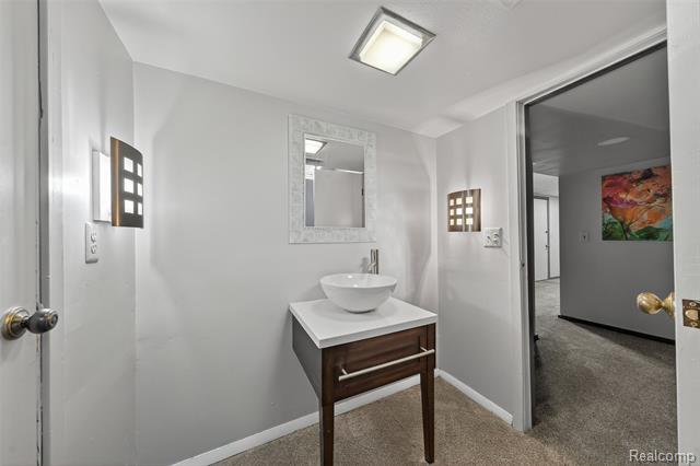 Builiding view forty seven for 23223 Bellwood, Southfield, MI. 48034