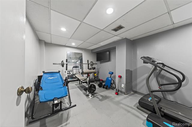 Builiding view forty six for 23223 Bellwood, Southfield, MI. 48034