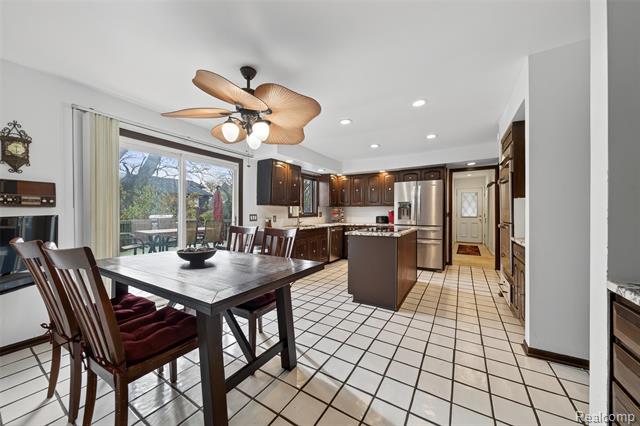 Builiding view nineteen for 23223 Bellwood, Southfield, MI. 48034