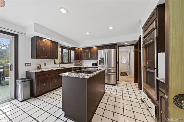 Builiding view seventeen for 23223 Bellwood, Southfield, MI. 48034