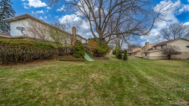 Builiding view six for 23223 Bellwood, Southfield, MI. 48034