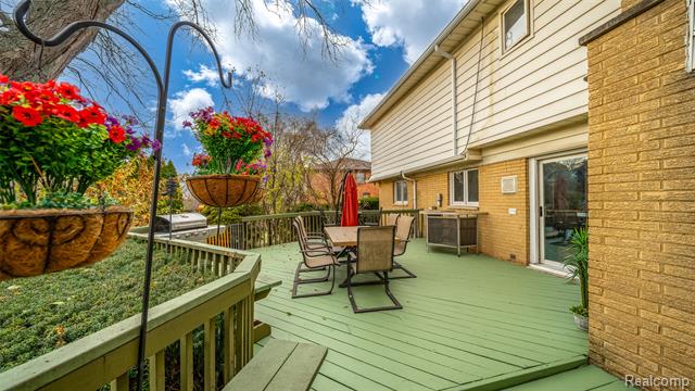 Builiding view ten for 23223 Bellwood, Southfield, MI. 48034