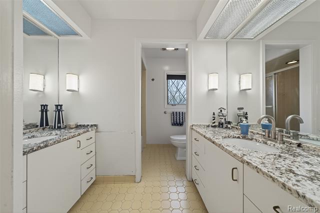 Builiding view thirty eight for 23223 Bellwood, Southfield, MI. 48034