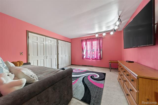 Builiding view thirty five for 23223 Bellwood, Southfield, MI. 48034