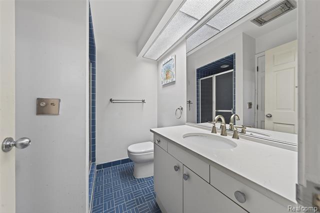 Builiding view thirty six for 23223 Bellwood, Southfield, MI. 48034