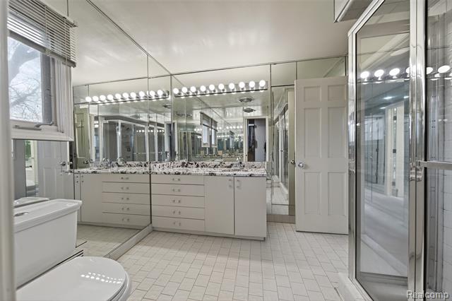 Builiding view thirty three for 23223 Bellwood, Southfield, MI. 48034