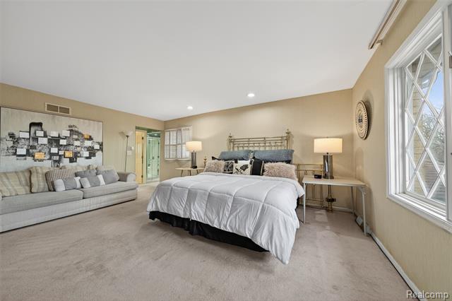 Builiding view twenty eight for 23223 Bellwood, Southfield, MI. 48034