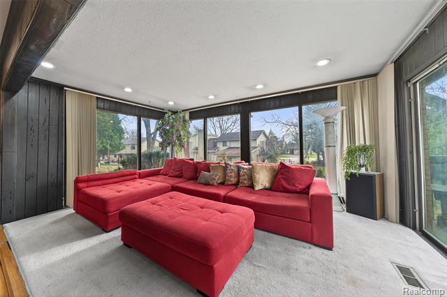 Builiding view twenty four for 23223 Bellwood, Southfield, MI. 48034