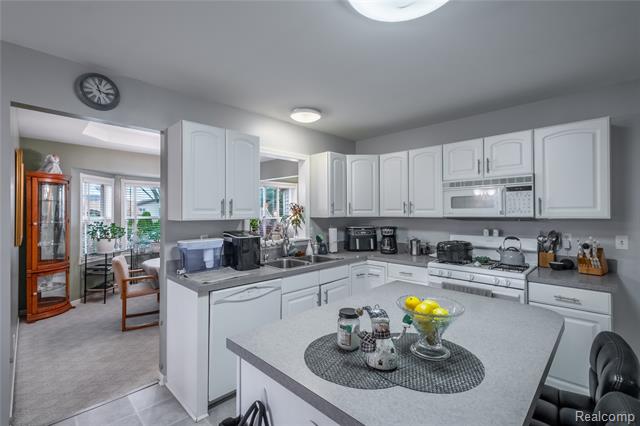 Builiding view four for 2420 Torrey Grove, Fenton, MI. 48430