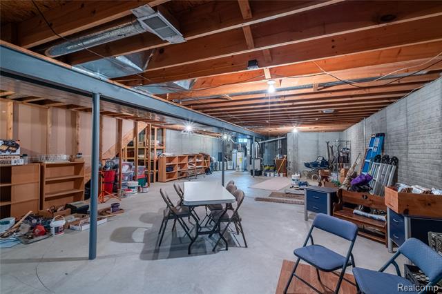 Builiding view nineteen for 2420 Torrey Grove, Fenton, MI. 48430