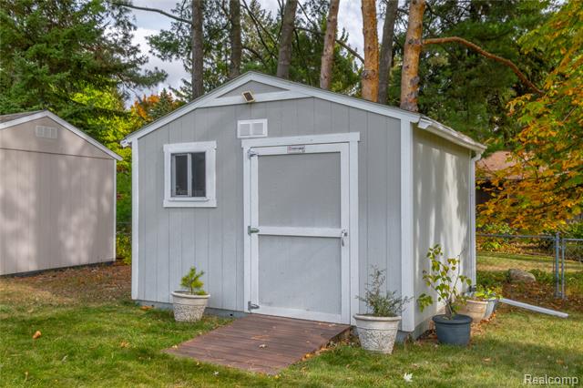 Builiding view twenty four for 2420 Torrey Grove, Fenton, MI. 48430