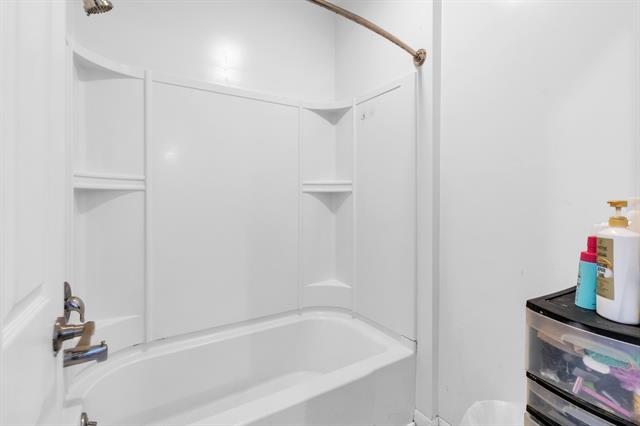 Builiding view twelve for 4620 Christiansen, Lansing, MI. 48910