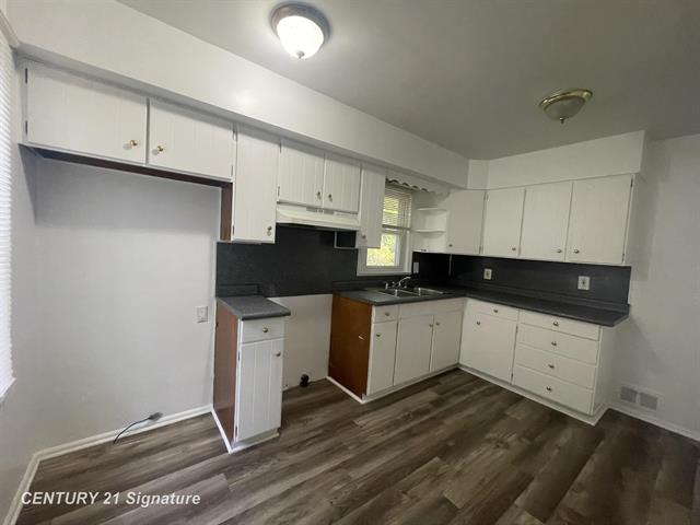 Builiding view four for 1418 Blueberry, Flint, MI. 48507