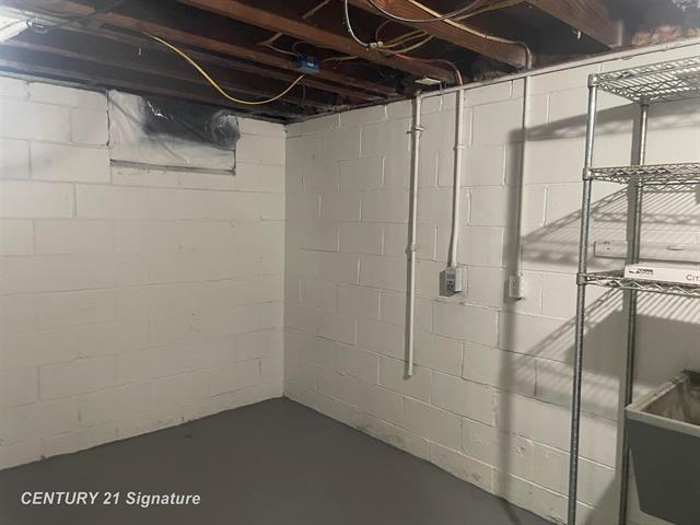 Builiding view fourteen for 1418 Blueberry, Flint, MI. 48507