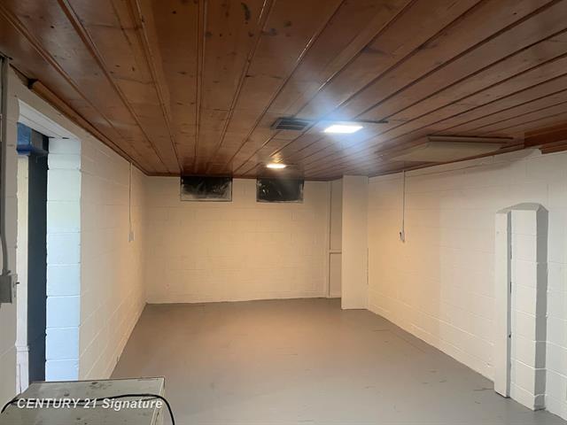 Builiding view twelve for 1418 Blueberry, Flint, MI. 48507