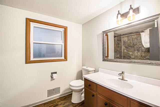 Builiding view seventeen for 2409 Victor, Lansing, MI. 48911