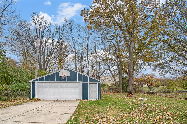 Builiding view twenty seven for 2409 Victor, Lansing, MI. 48911