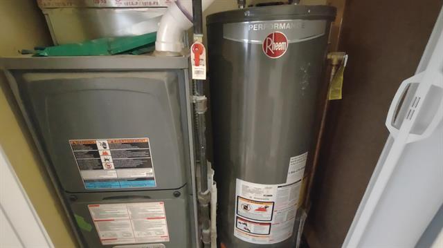 Builiding view seventeen for 1576 Wiard, Ypsilanti, MI. 48198