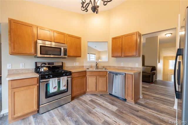 Builiding view fifteen for 26616 Kirkway, Trenton, MI. 48183