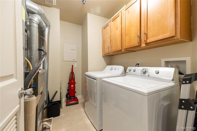 Builiding view twenty eight for 26616 Kirkway, Trenton, MI. 48183