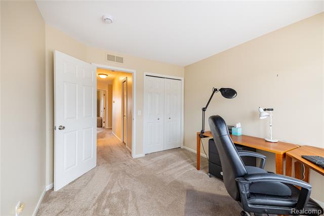 Builiding view twenty five for 26616 Kirkway, Trenton, MI. 48183