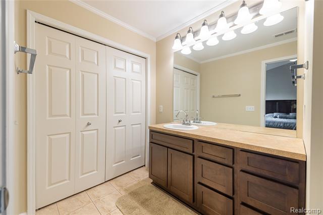 Builiding view twenty one for 26616 Kirkway, Trenton, MI. 48183