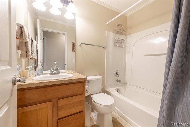 Builiding view twenty seven for 26616 Kirkway, Trenton, MI. 48183