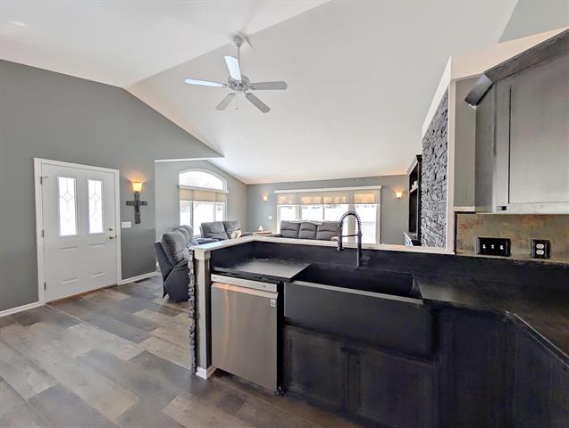 Builiding view eight for 253 Aberdeen Court, Flushing, MI. 48433