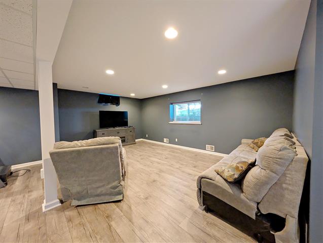 Builiding view nineteen for 253 Aberdeen Court, Flushing, MI. 48433