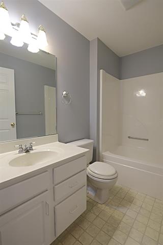 Builiding view sixteen for 253 Aberdeen Court, Flushing, MI. 48433