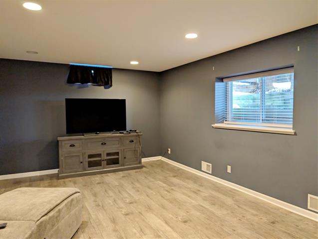 Builiding view twenty for 253 Aberdeen Court, Flushing, MI. 48433