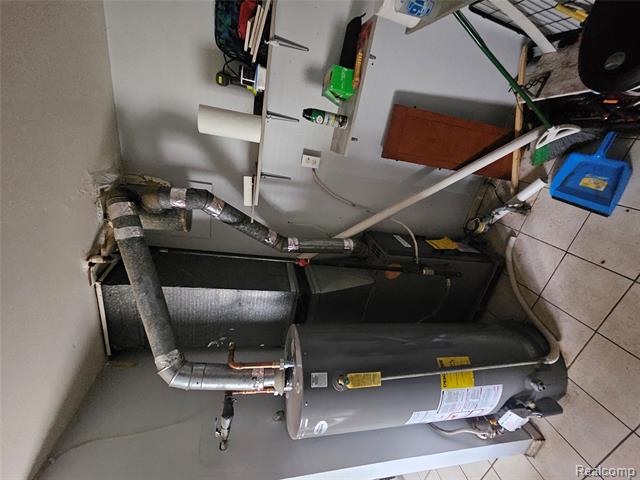 Builiding view five for 1409 Liddesdale St, Detroit, MI. 48217