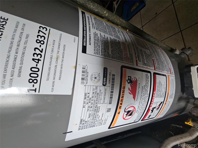 Builiding view six for 1409 Liddesdale St, Detroit, MI. 48217