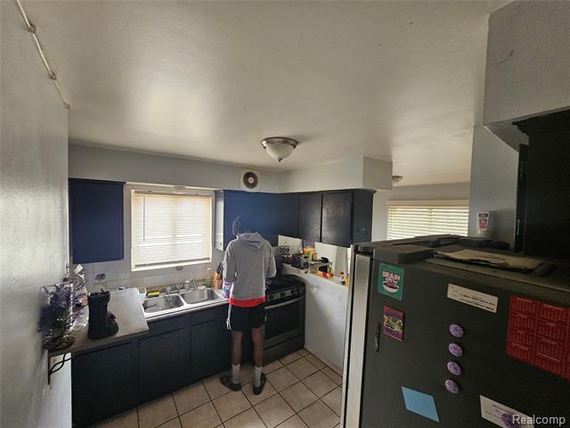 Builiding view three for 1409 Liddesdale St, Detroit, MI. 48217