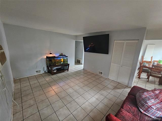 Builiding view two for 1409 Liddesdale St, Detroit, MI. 48217